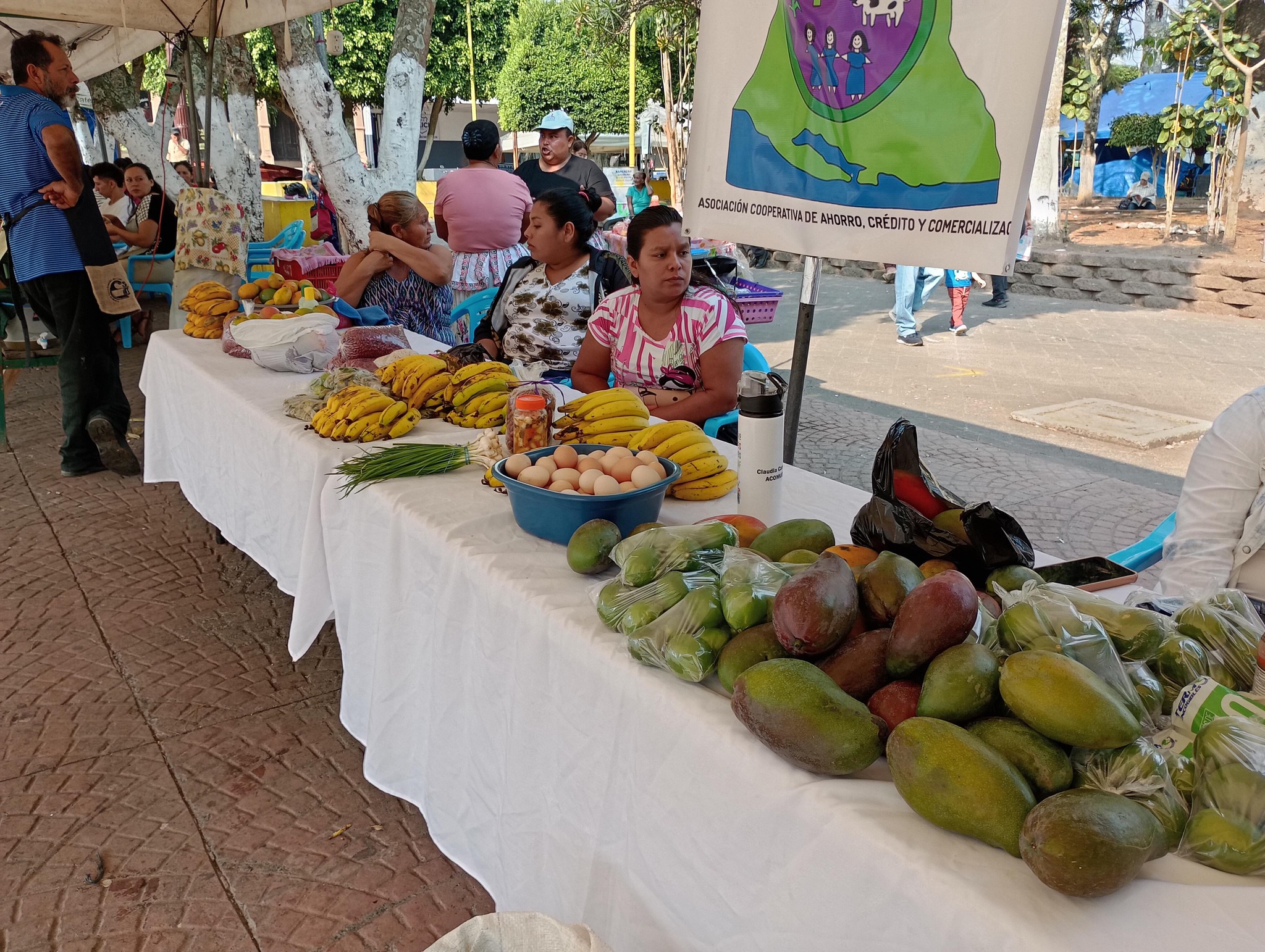 Acomudt sigue apoyando los Mercaditos Solidarios 