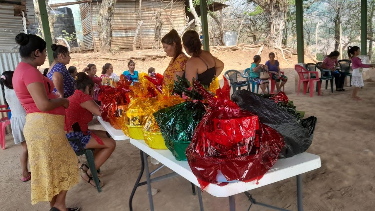 Acomudt acompañó al grupo de mujeres de San Felipe Pajuilar en la celebración del Día de la madre 