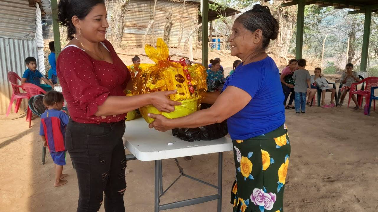 Acomudt acompañó al grupo de mujeres de San Felipe Pajuilar en la celebración del Día de la madre 