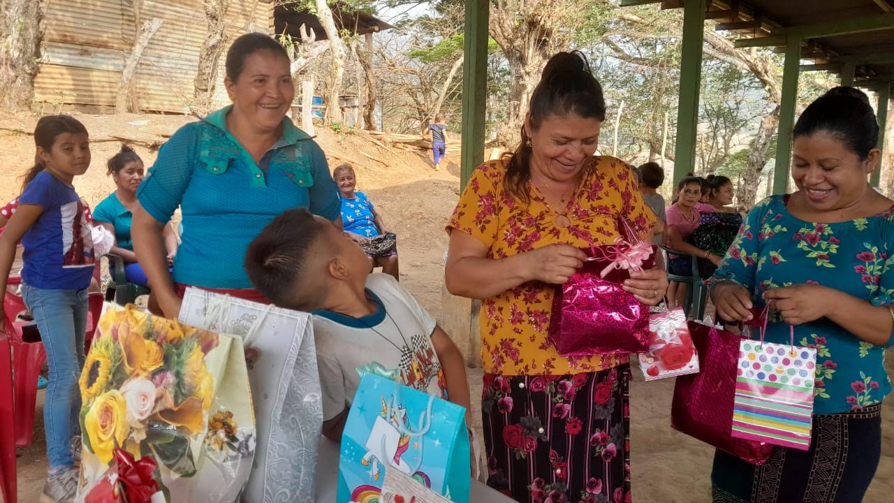 Acomudt acompañó al grupo de mujeres de San Felipe Pajuilar en la celebración del Día de la madre 