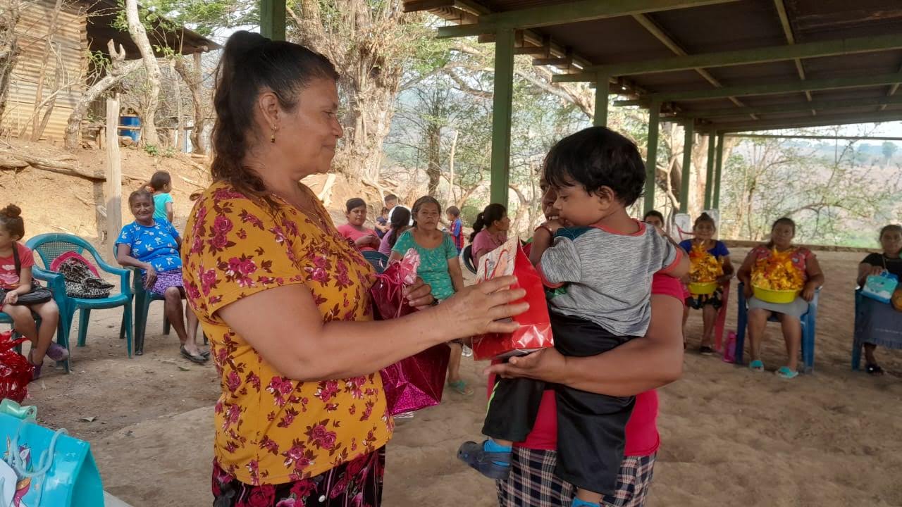 Acomudt acompañó al grupo de mujeres de San Felipe Pajuilar en la celebración del Día de la madre 