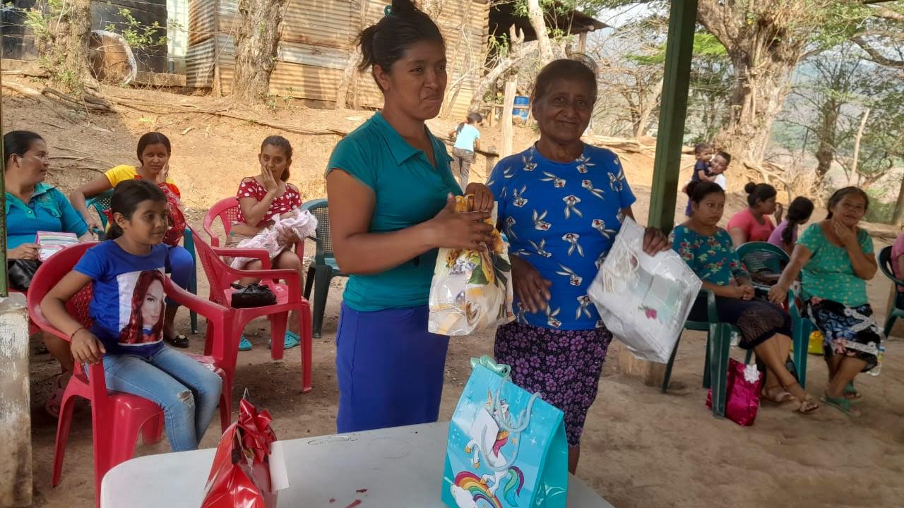 Acomudt acompañó al grupo de mujeres de San Felipe Pajuilar en la celebración del Día de la madre 