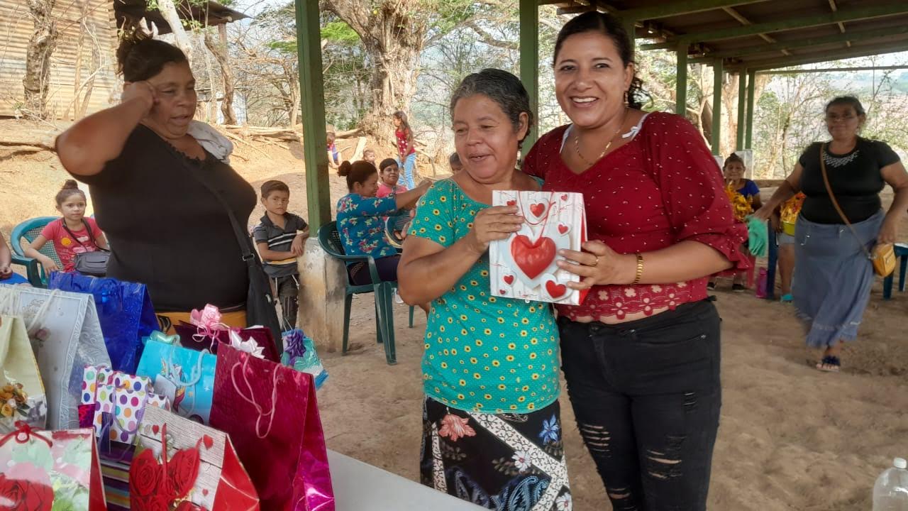 Acomudt acompañó al grupo de mujeres de San Felipe Pajuilar en la celebración del Día de la madre 