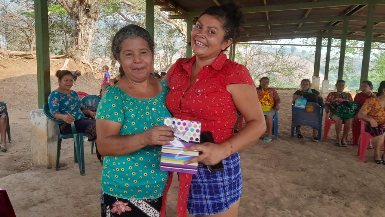 Acomudt acompañó al grupo de mujeres de San Felipe Pajuilar en la celebración del Día de la madre 